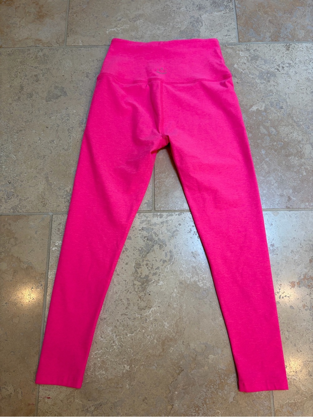 Beyond Yoga neon pink leggings - Picture 3 of 3